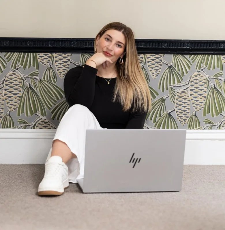 Jade sitting on the floor with her laptop
